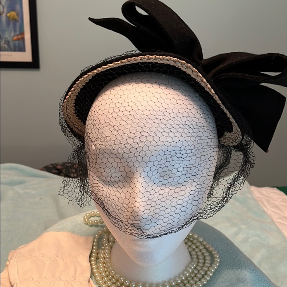 Vintage ladies black wool felt hat